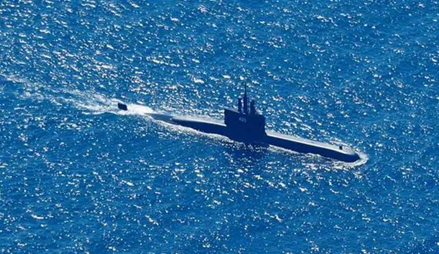 Un submarino de la Marina indonesia busca al KRI Nanggala desaparecido. Foto: EPA