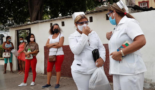A las personas que ya pasaron el coronavirus se les administrará otro de los candidatos vacunales que desarrolla Cuba, Soberana Plus. Foto: EFE