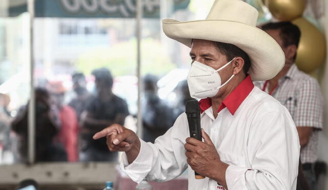 Pedro Castillo brindó conferencia de prensa en la ciudad de Chimbote. Foto: Aldair Mejía