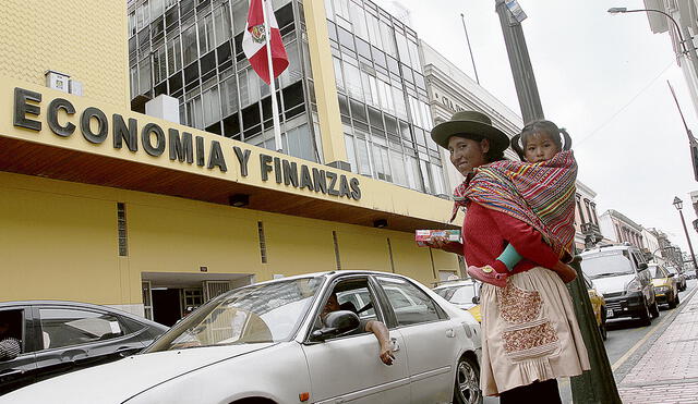 Centro de Lima. Sede del Ministerio de Economía y Finanzas desde donde se realizarían las presiones a Osinergmin. Foto: Virgilio Grajeda