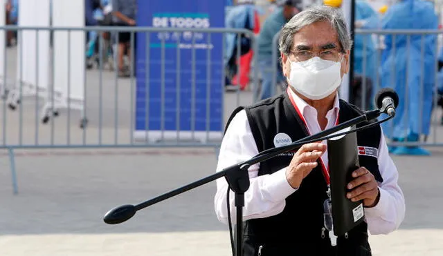 Ugarte aseguró que seguirán intensificando la jornada de vacunación en todo el Perú. Foto: Carlos Contreras / La República