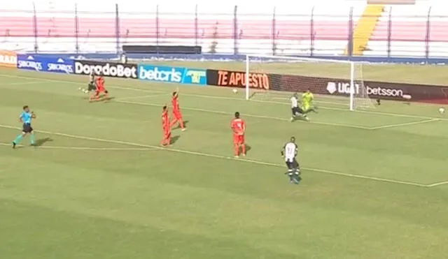 Wilmer Aguirre tuvo dos ocasiones claras de gol. Foto: captura Gol Perú