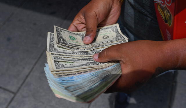 La tasa del Banco Central de Venezuela es la que designó Nicolás Maduro como el precio oficial del dólar ante el uso masivo de la moneda estadounidense en el país caribeño. Foto: AFP