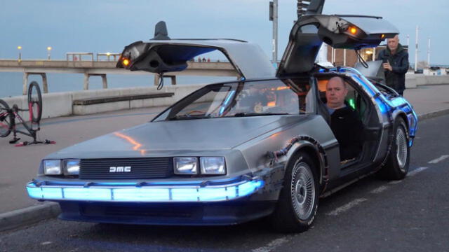 El hombre compró el DeLorean que 'viaja en el tiempo' por 47.000 libras esterlinas. Foto: captura de YouTube