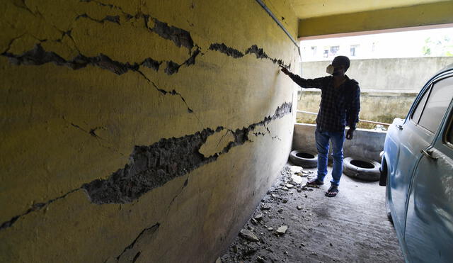 Sismo ocasionó graves daños en infraestructura de edificios y viviendas. Foto: AFP