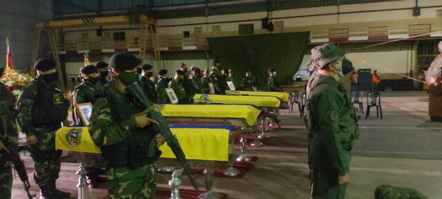 El Comando Estratégico Operacional de la Fuerza Armada Nacional Bolivariana de Venezuela difundió las imágenes donde rinden homenaje a los caídos. Foto: Fuerzas Armadas de Venezuela