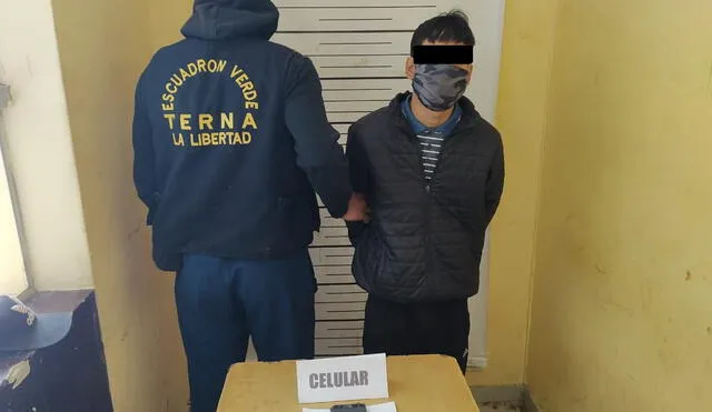 Agentes policiales del Grupo Terna atraparon al menor en pleno robo. Foto: PNP