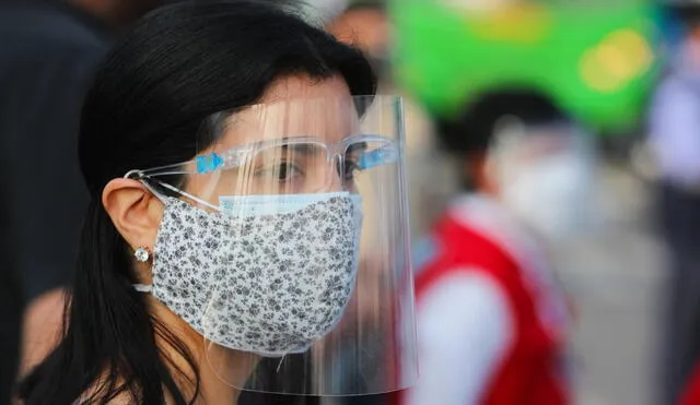 Es importante que las mascarillas están bien ajustadas al rostro para evitar el paso de aerosoles. Foto: difusión