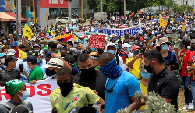 Protesta por proyecto fiscal que inicio ayer, Miercoles 28, continúa hoy en toda Colombia pese a crisis sanitaria. Foto: Ricardo Maldonado/EFE