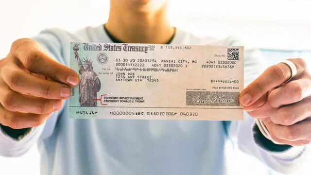 El pago de estímulos forma parte de La Ley del Plan de Rescate Estadounidense que proporciona cheques de estímulo de $1,400. Foto 12News.com