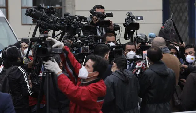 Periodistas se han contagiado con COVID-19 por su labor diaria. Foto: La República