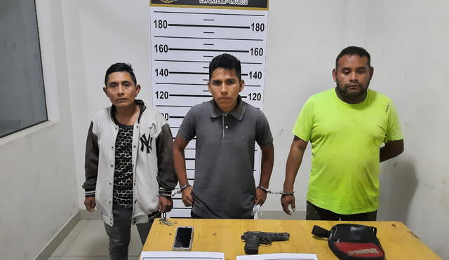 Los tres detenidos fueron conducidos a la comisaría de Sánchez Carrión. Foto: PNP