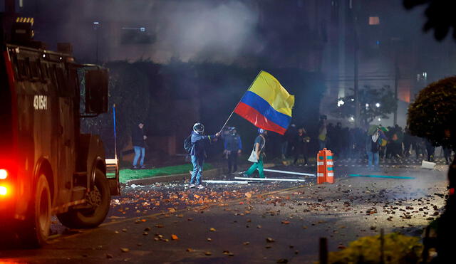 En las principales ciudades de Colombia se realizaron el sábado masivas concentraciones y marchas para exigir a Iván Duque que retire el proyecto de reforma fiscal. Foto: EFE