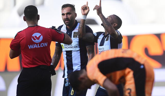 Aguirre celebra su gol contra Sporting Cristal en la Liga 1 Betsson 2021. Foto: FPF