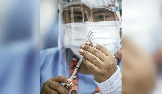 Sinopharm. Vacuna fue aplicada a profesionales de la primera línea de lucha contra el virus. Foto: John Reyes / La República
