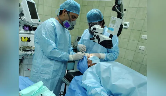El equipo de trabajo está integrado por cinco oftalmólogos y un técnico en enfermería. Foto: Geresa Arequipa
