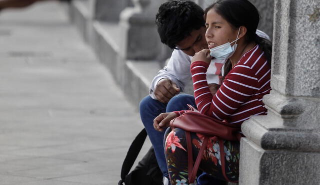 Jóvenes incurren en desacatar normas sanitarias contra la COVID-19. Foto: Rodrigo Talavera, La República