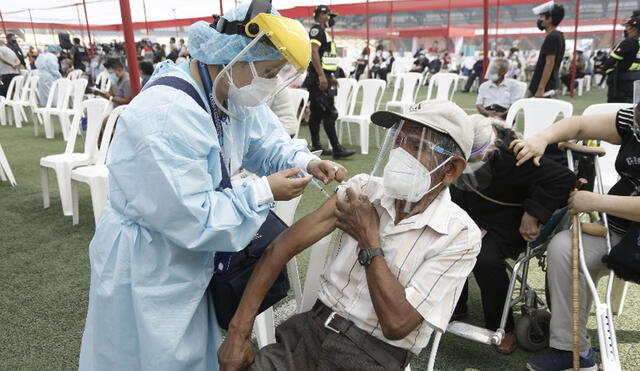 Vacunación contra coronavirus en Perú cumple su cuarto mes en ejecución. Foto: Antonio Melgarejo / La República