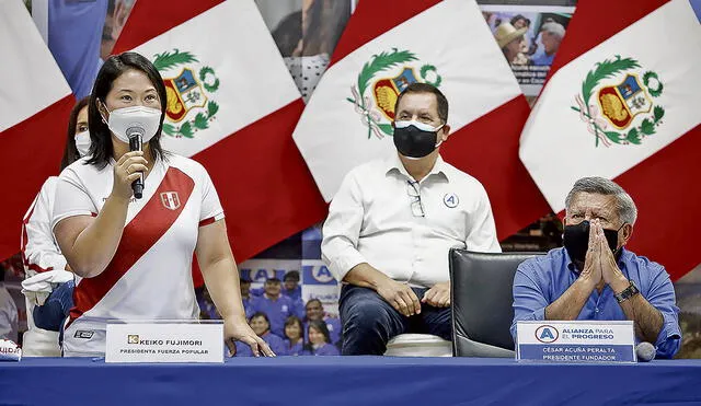 Acuerdos. César Acuña y Luis Iberico en reunión de respaldo a la candidata presidencial de Fuerza Popular. Foto: Antonio Melgarejo / La República