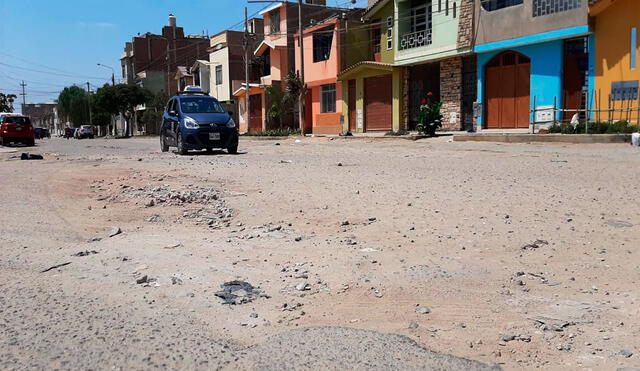 Pobladores de la urbanización Las Brisas piden mejoras en la calle Nacionalismo. Foto: La República