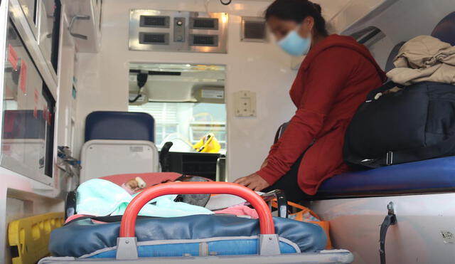 Niña estuvo acompañada por su madre y personal de salud. Foto: Hospital Hipólito Unanue