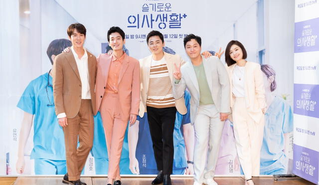 Elenco de Hospital playlist 1 y 2 en evento del drama. Foto: tvN
