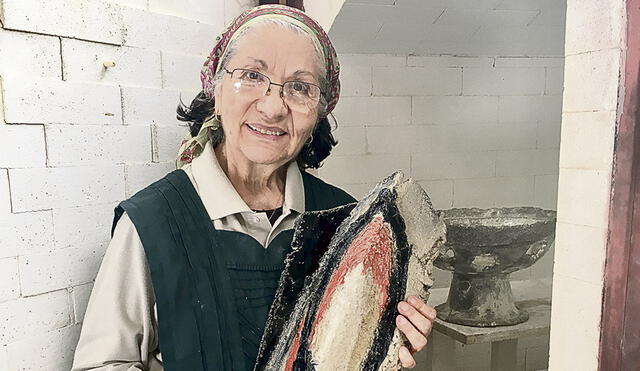 Gladys Fernández con una de sus piezas. Foto: difusión