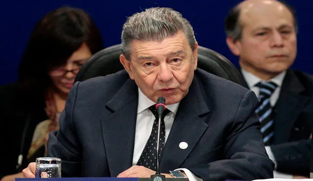 El máximo representante del Uruguay en Perú, Luis Hierro López, resaltó parte del legado del fallecido excanciller Rafael Roncagliolo. Foto: Andina