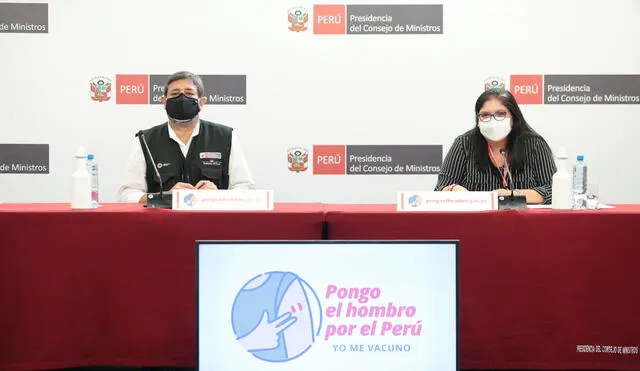 El ministro Cuenca junto a la ministra Esparch durante la conferencia. Foto: PCM