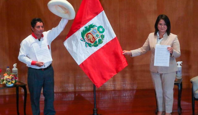 Este lunes los candidatos presidenciales Pedro Castillo (Perú Libre) y Keiko Fujimori (Fuerza Popular) suscribieron la Proclama Ciudadana. Foto: La República.