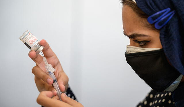 Investigadores probaron en laboratorio la eficacia de las vacunas de Pfizer y Moderna contra dos variantes indias. Foto referencial: AFP