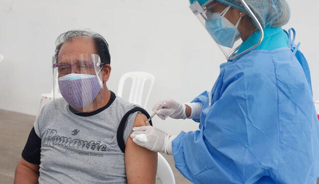 La vacunación de mayores de 65 años inicia el viernes 21 de mayo, según anunció el Minsa. Foto: Carlos Contreras/Grupo La República