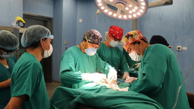 Especialistas del Hospital de Tarapoto extirparon tumor a paciente adulto mayor. Foto: Goresam.