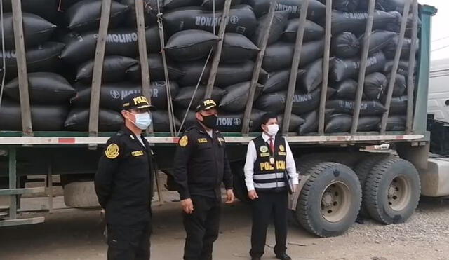 Camión fue hallado lejos del local donde se descargó los sacos de arroz. Foto: captura de video