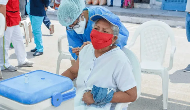En Lima el exceso de defunciones de adultos mayores de 80 años ha disminuido en un 80% desde iniciada la vacunación en abril. Foto: difusión