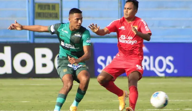 Oswaldo Valenzuela marcado por Marcos Lliuya en un partido entre Alianza Lima vs. Sport Huancayo. Foto: Prensa FPF