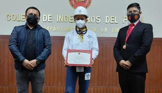 Autoridades saludaron trabajo de Pinedo. Foto: Ingeniero Bailarín de Iquitos