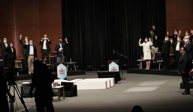 El debate técnico estuvo dividido en seis ejes temáticos y participaron las candidatas a la vicepresidencia. Foto: Aldair Mejía/La República