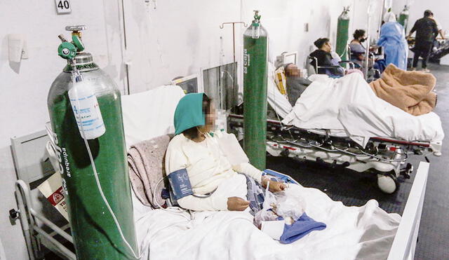 En colapso. Hospitales de Arequipa tienen pocas camas de hospitalización por alza de casos. Foto: Oswald Charca/La República