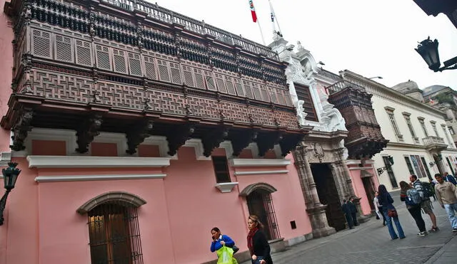 La Cancillería indicó que los peruanos en el exterior están recibiendo información oportuna sobre sus centros de votación. Foto: Andina