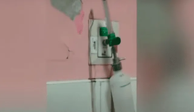 Personal del Hospital de Huaycán trabaja en condiciones de mucho peligro como consecuencia de las filtraciones de agua. Foto: Captura Panamericana Televisión