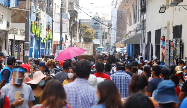 Gobierno instó a las personas a que respeten las medidas sanitarias y eviten aglomeraciones para contener el avance del coronavirus. Foto: Carlos Contreras /La República