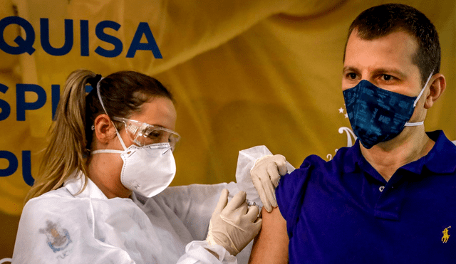 El inmunizante chino Coronavac representa cerca del 70% de las vacunas aplicadas en Brasil. Foto: AFP