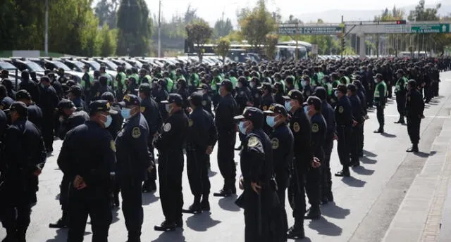 Agentes concentraron en la avenida La Marina, en el Cercado de Arequipa. Foto: Rodrigo Talavera / La República