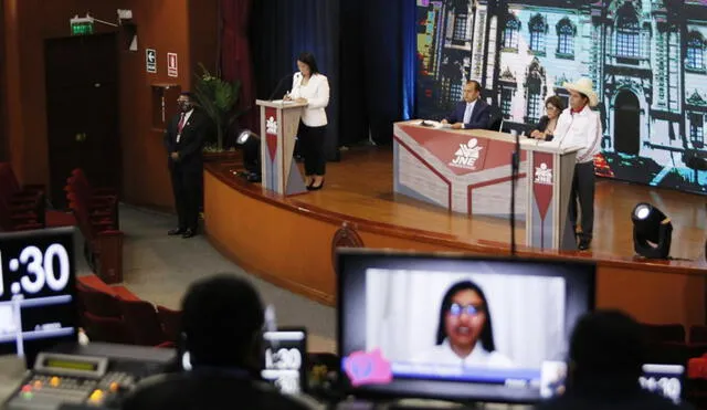 El detrás de cámaras del debate presidencial de segunda vuelta de las elecciones 2021. Foto: Oswald Charca/La República
