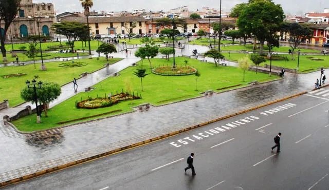 La Plaza de Armas de Cajamarca incluida en la mayoría de los circuitos seguros. Foto: Andina
