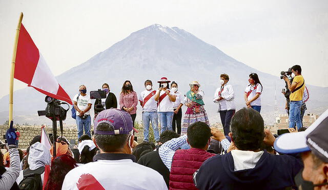 Encuentro. En Cerro Colorado se reunió con partidarios. Foto: difusión