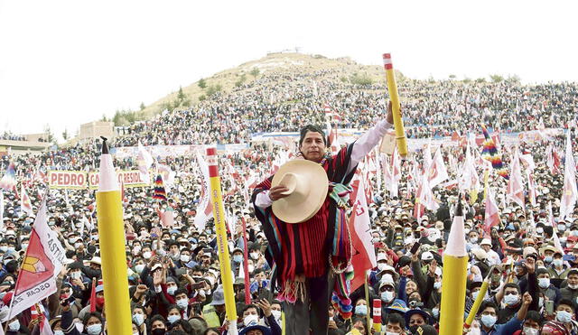 Juliaca. El candidato de Perú Libre, Pedro Castillo, tuvo en Juliaca (Puno) lo que sería el más multitudinario mitin de estas elecciones generales. Foto: José Cristóbal