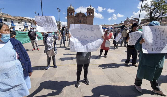 Protestantes llevaron sus carteles para exigir una respuesta de municipio. Foto: ADN Perú