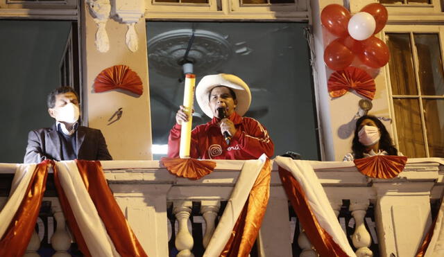 Pedro Castillo dio un balconazo en Cercado de Lima como parte de su cierre de campaña. Foto: Aldari Mejía/ La República